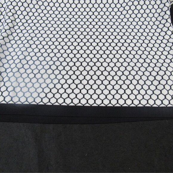 Wanko NWT Women's White/Black/Navy Honeycomb Print Sweater, Size F-HK, Small-US - Picture 4 of 10